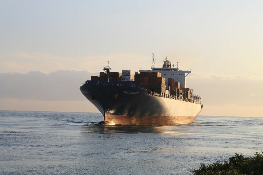 buque con contenedores de exportaciones españolas